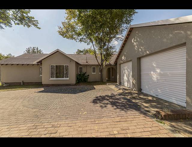 4 BEDROOM FREESTANDING TO LET IN JUKSKEI PARK